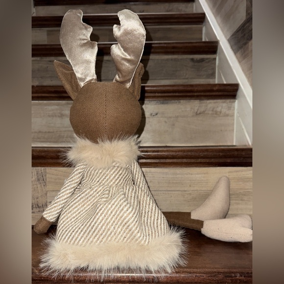 Cute 🥰 Elegant  Brown and Cream Holiday Reindeer 🦌 Plush SHELF SITTER 31” - Picture 16 of 17